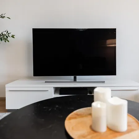 Apartment Spacious 1br With Balcony By Nordic Collection *