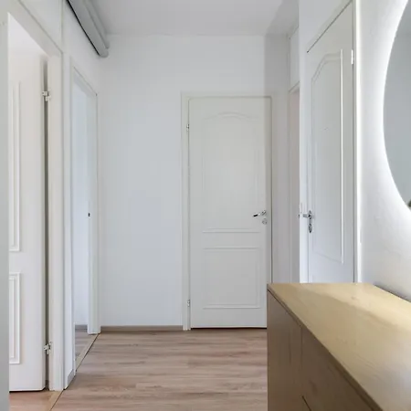 Spacious 1br With Balcony By Nordic Collection